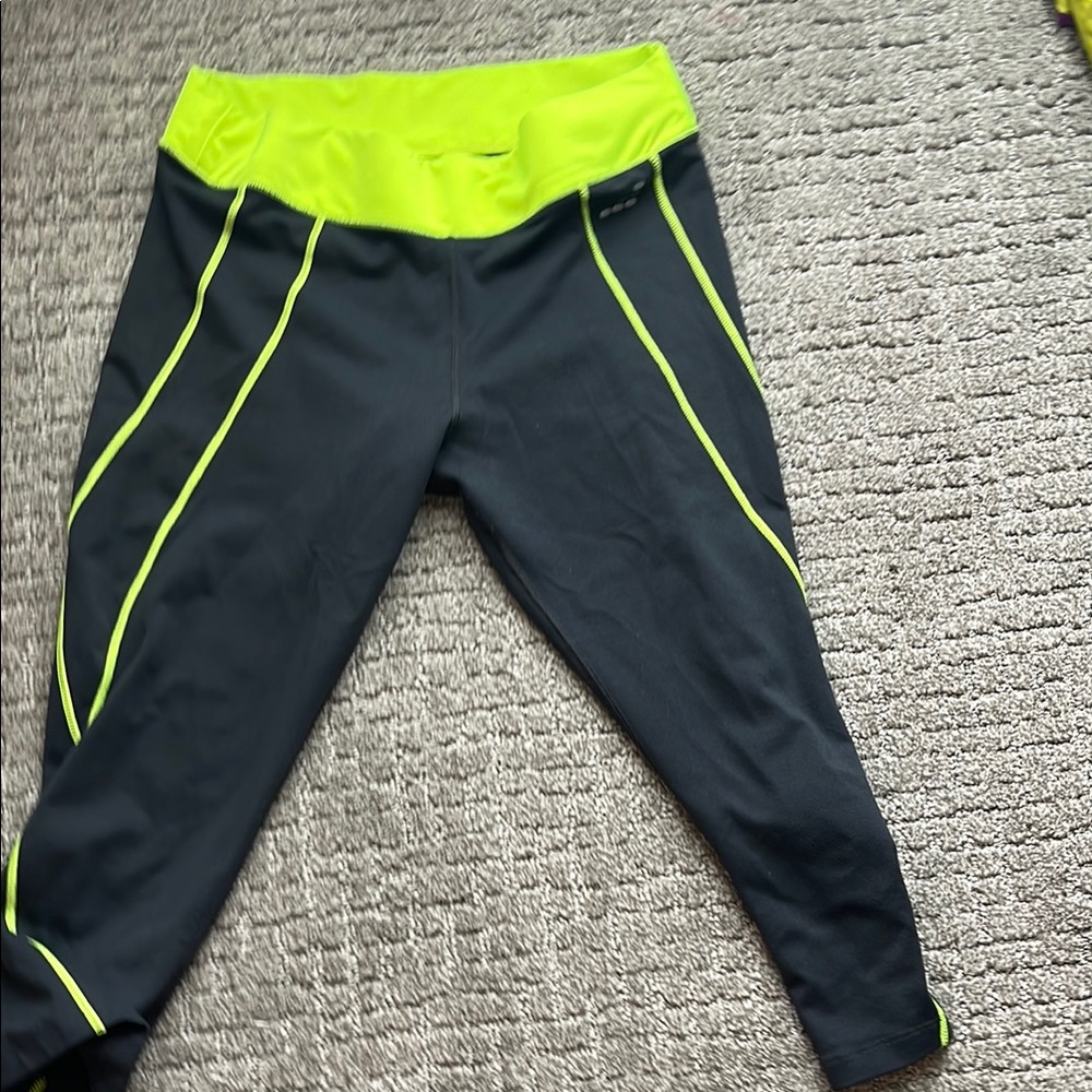 Black and Green Performance Leggings with Tapered Design